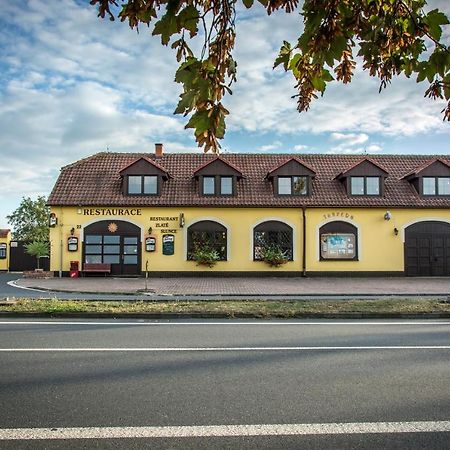 Penzion Zlate Slunce Chocenice Exterior photo