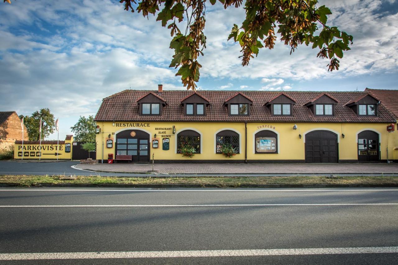 Penzion Zlate Slunce Chocenice Exterior photo
